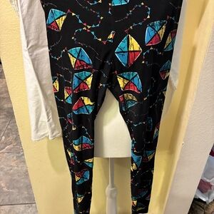 LuLaRoe Leggings with Colorful Kite Pattern